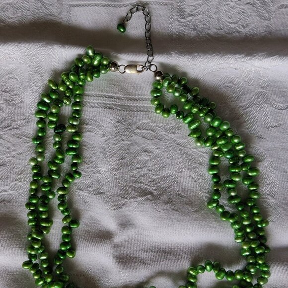 Vintage Triple Strand Green Tahitian Pear 19" Necklace - Picture 2 of 2